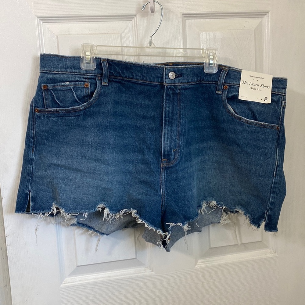 Abercrombie high rise mom short size 35 new with tag